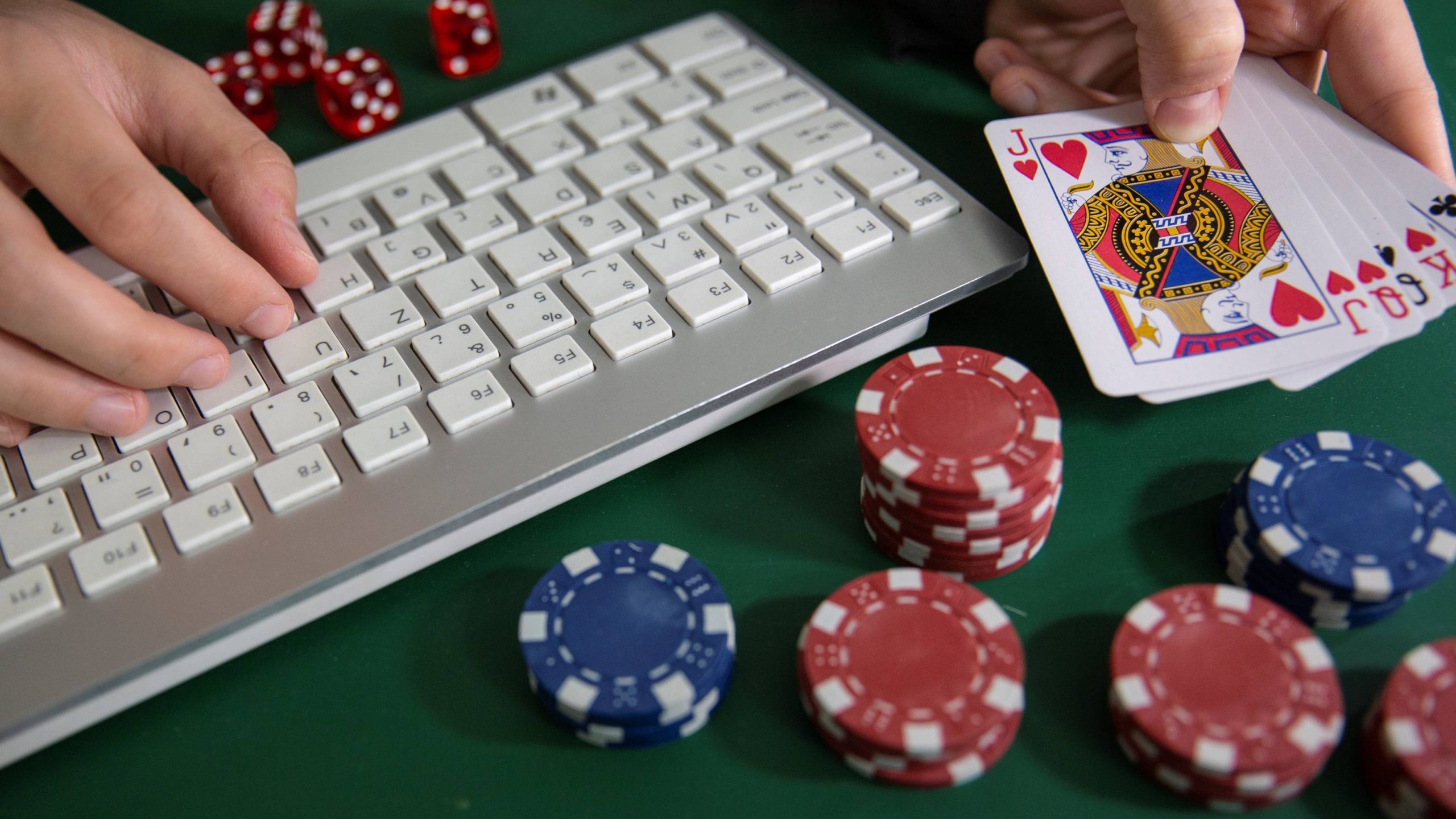 Exploring the World of Online Gambling Enthusiasts: A Dive into the Minds of Modern Risk Takers