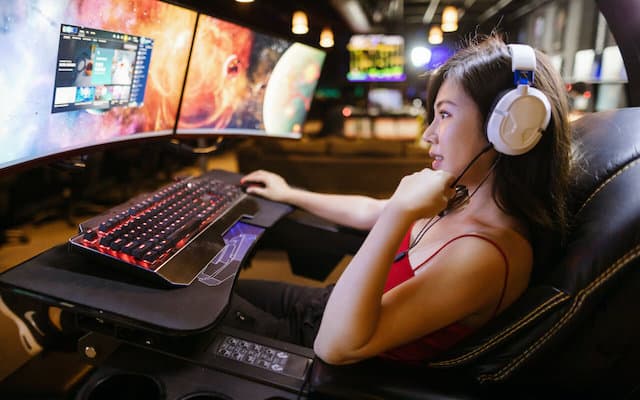 Immersed in Pixels: Crafting a Unique Online Gaming Experience